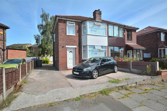 2 Bedroom Semi-Detached House To Rent In Oak Avenue, Whitefield, Manchester, M45