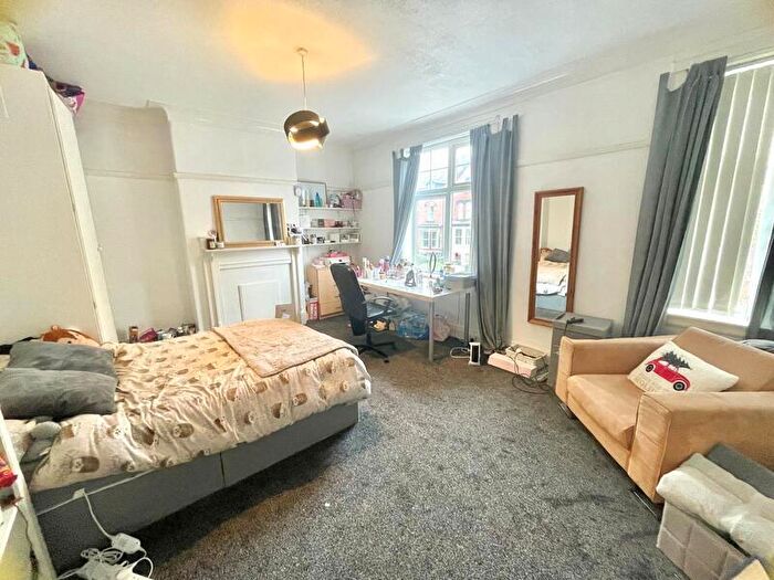 7 Bedroom Property To Rent In St Michaels Villas, Headingley, Leeds, LS6