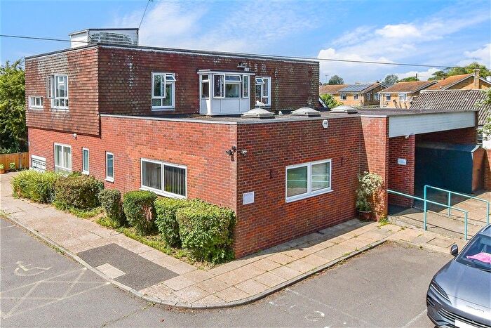 2 Bedroom Flat For Sale In Orgarswick Avenue, Dymchurch, Romney Marsh, Kent, TN29