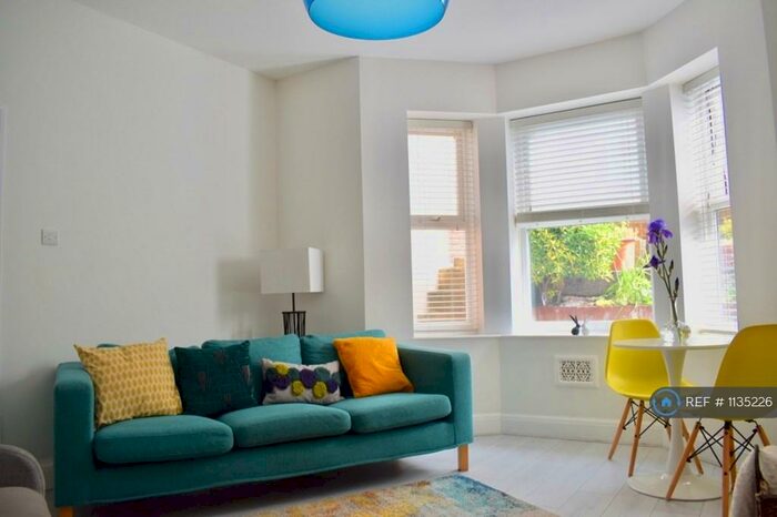 1 Bedroom Flat To Rent In Southend-On-Sea, Southend-On-Sea, SS1