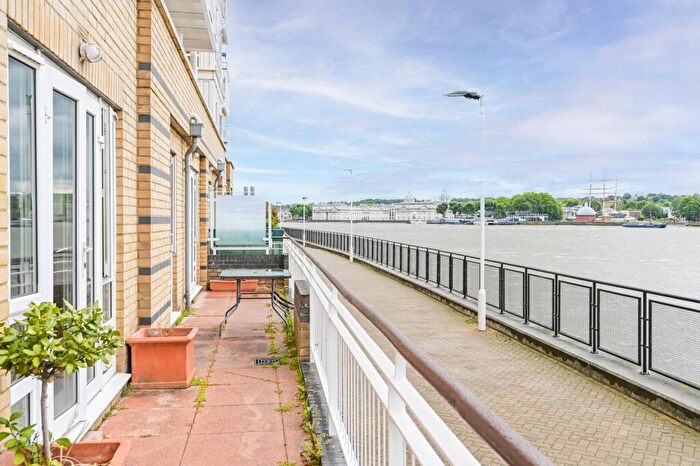 2 Bedroom Flat To Rent In St Davids Square, Isle Of Dogs, London, E14