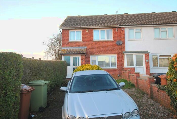 3 Bedroom Terraced House To Rent In Shakespeare Road, Wellingborough, NN8