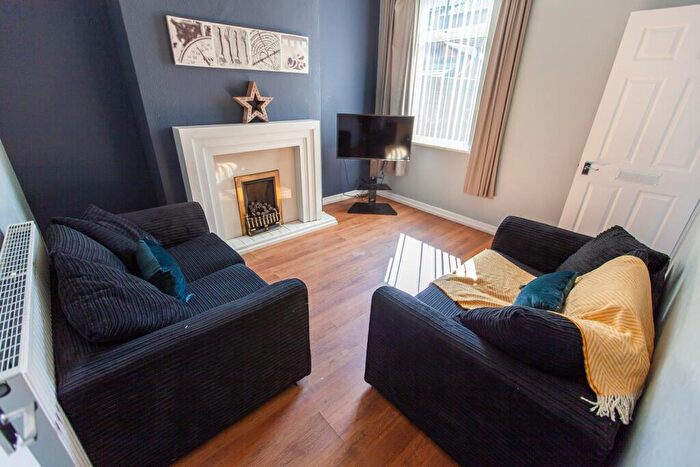 3 Bedroom Terraced House To Rent In Dell Street, L7