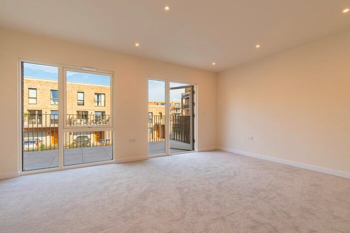 4 Bedroom Semi Detached House To Rent In Vinca Mews, London, NW7