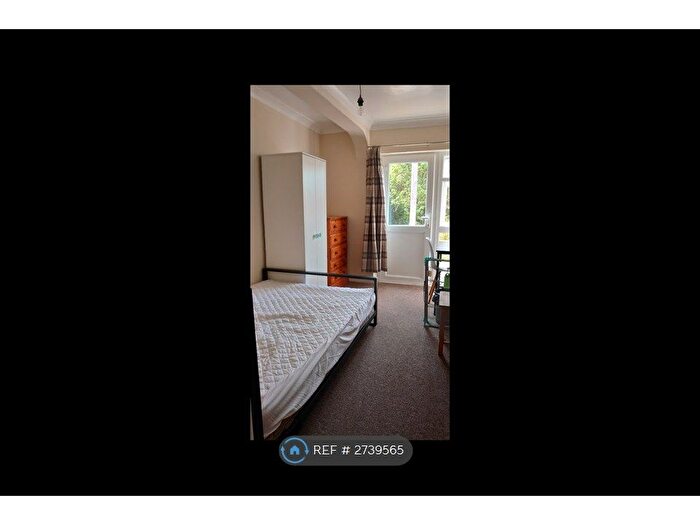 5 Bedroom Semi-detached House To Rent In Honeysuckle Road, Southampton, SO16