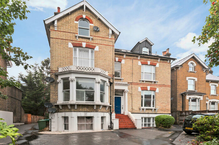 2 Bedroom Flat To Rent In Kingston Hill, Kingston Upon Thames, Surrey, KT2