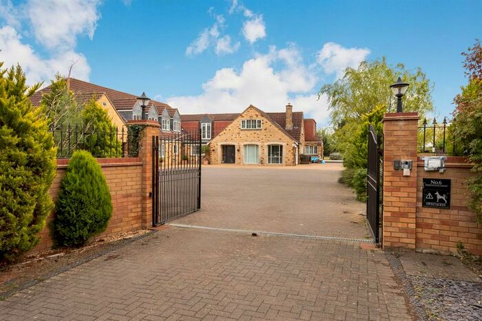 6 Bedroom Detached House For Sale In The Knoll, Grendon, Northampton, NN7