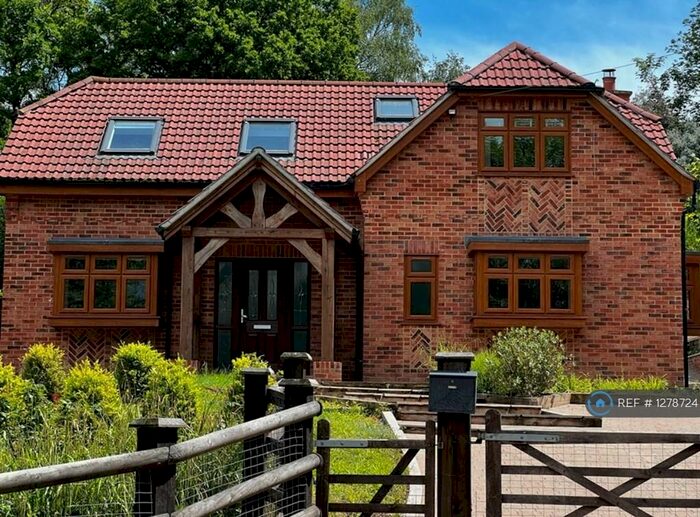 4 Bedroom Detached House To Rent In Rhododendron Avenue, Meopham, Gravesend, DA13