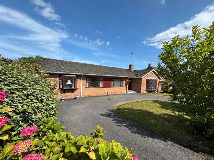4 Bedroom Detached Bungalow For Sale In Elveley Drive, West Ella, Hull, HU10