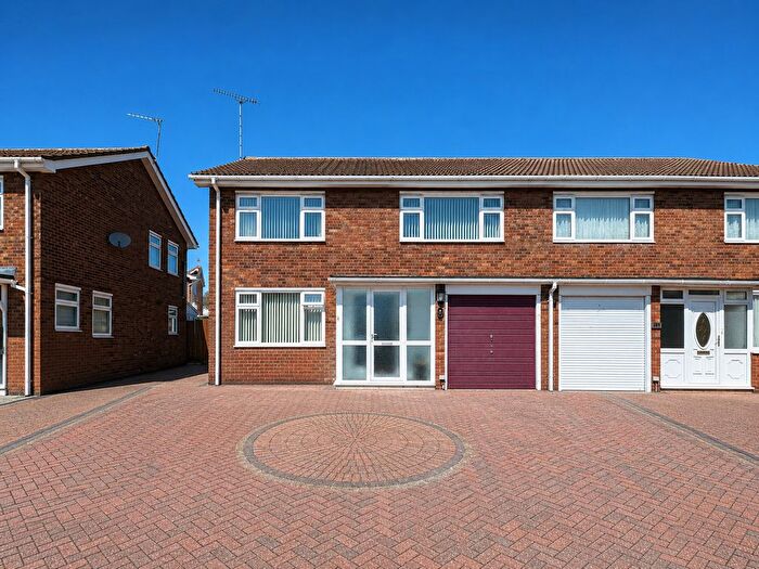 4 Bedroom Semi-Detached House For Sale In Tonbridge Road, Hockley, SS5