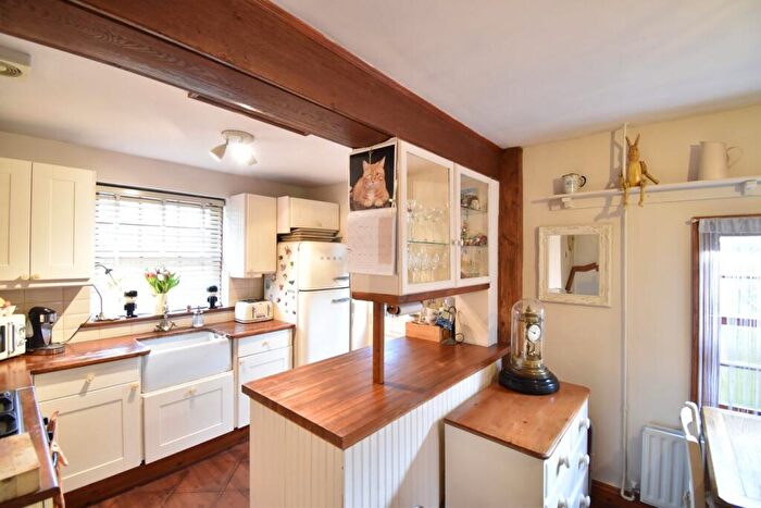 1 Bedroom Cottage For Sale In Headcorn Road, Platts Heath, ME17