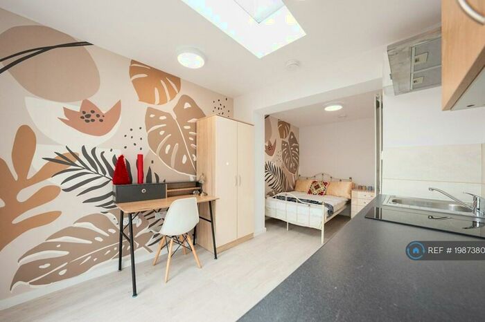 Studio To Rent In Kings Hedges Road, Cambridge, CB4