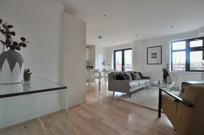 2 Bedroom Apartment To Rent In Hoxton Street, London, N1