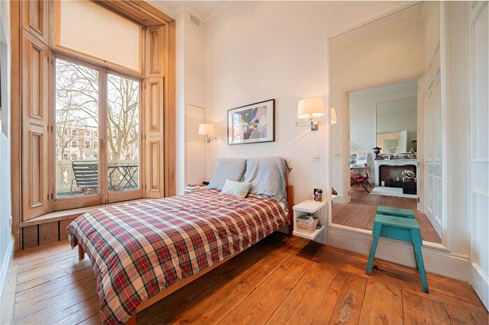3 Bedroom Flat To Rent In Earl's Court Square, London, SW5