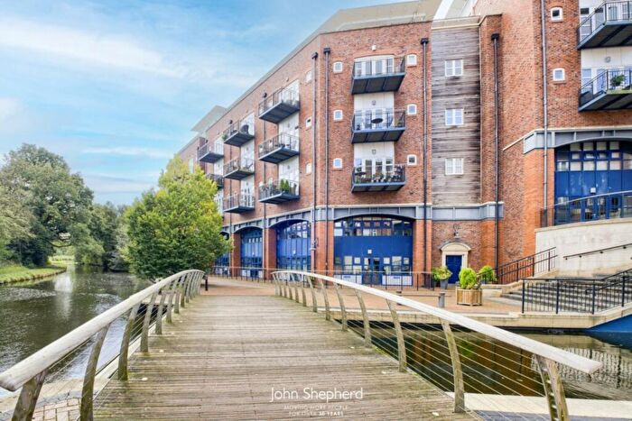 2 Bedroom Flat To Rent In Waterside, Shirley, Solihull, West Midlands, B90