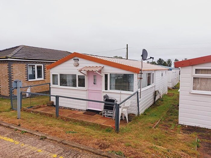 3 Bedroom Chalet For Sale In Park Avenue, Leysdown, Kent, ME12