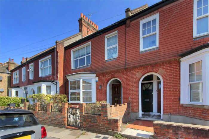 2 Bedroom Maisonette To Rent In Radbourne Road, Balham, London, SW12