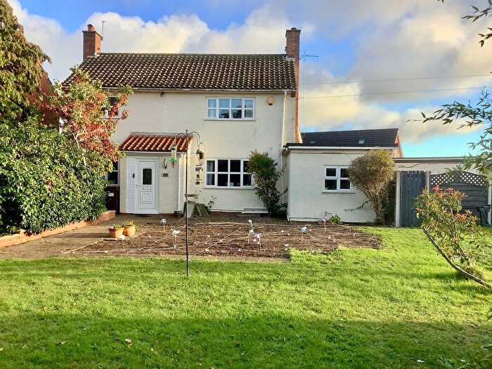 4 Bedroom Detached House For Sale In Beccles Road, Bradwell, NR31