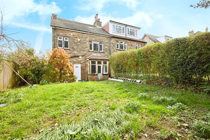 5 Bedroom Semi-Detached House For Sale In Leylands Avenue, Bradford, BD9