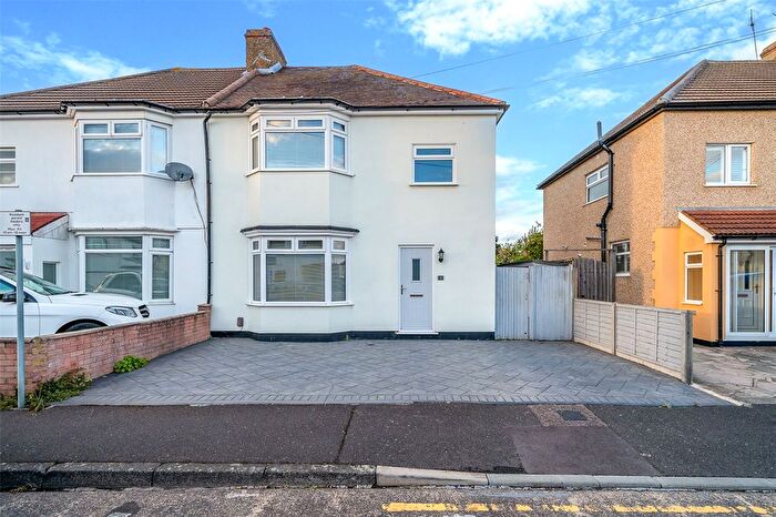 4 Bedroom Semi-Detached House To Rent In Hamilton Road, Bexleyheath, Kent, DA7
