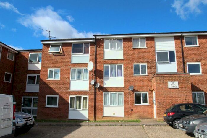2 Bedroom Flat To Rent In Milton Dene, Hemel Hempstead, HP2