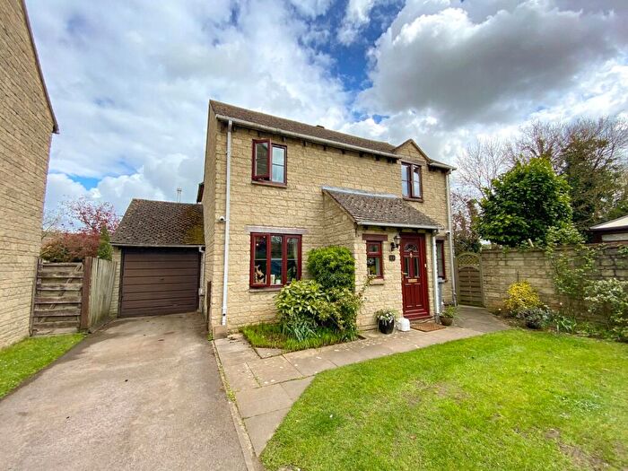 4 Bedroom Detached House For Sale In Calais Dene, Bampton, Oxfordshire, OX18