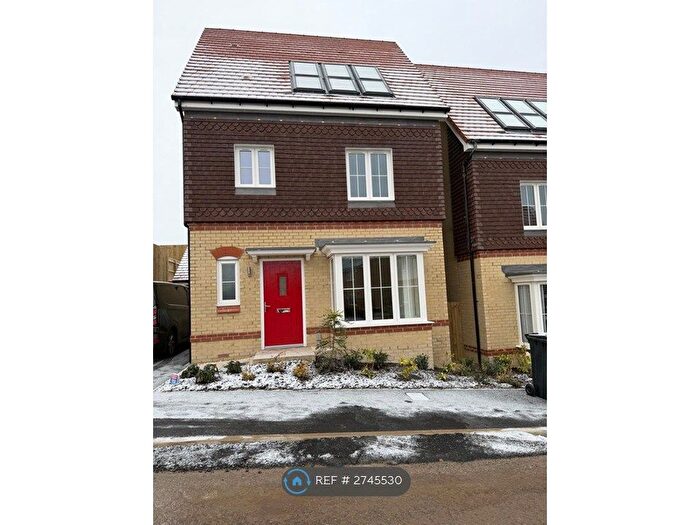 4 Bedroom Detached House To Rent In Panama Gardens, Dunstable, LU5
