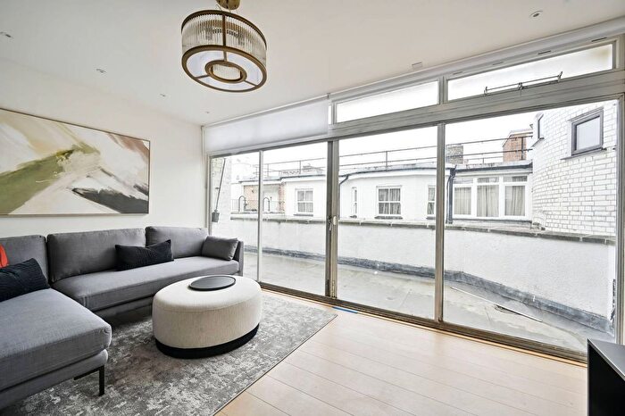 5 Bedroom Flat To Rent In Kensington Road, Kensington, London, W8