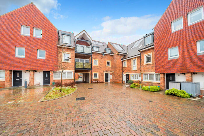 2 Bedroom Apartment To Rent In Ash Tree Close, Orpington, BR6