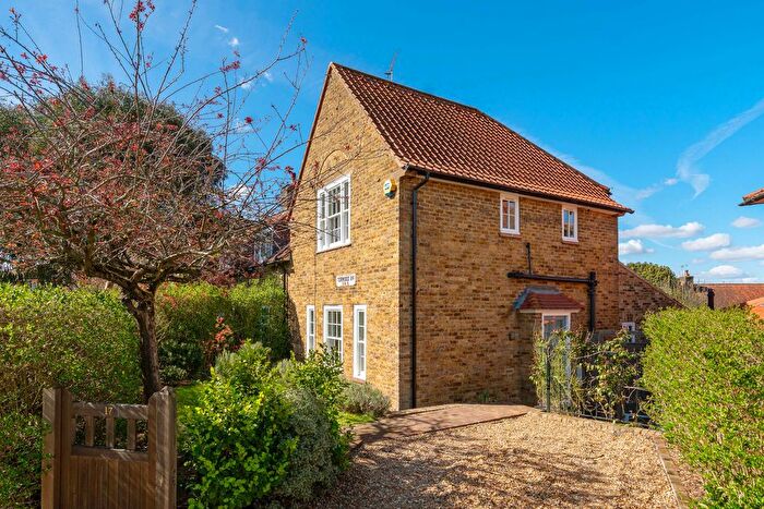 2 Bedroom Detached House For Sale In Torwood Road, London, SW15