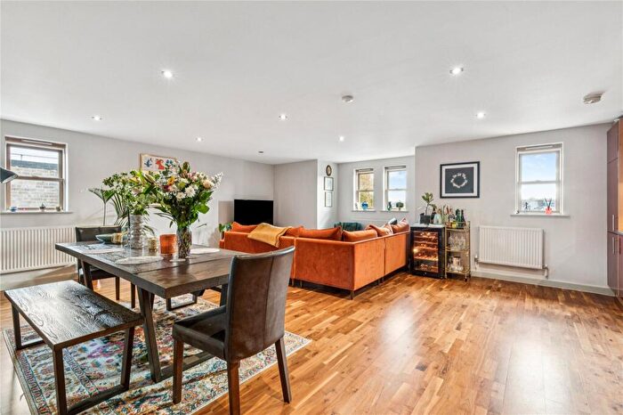 2 Bedroom Apartment For Sale In Kenmore House, SW12