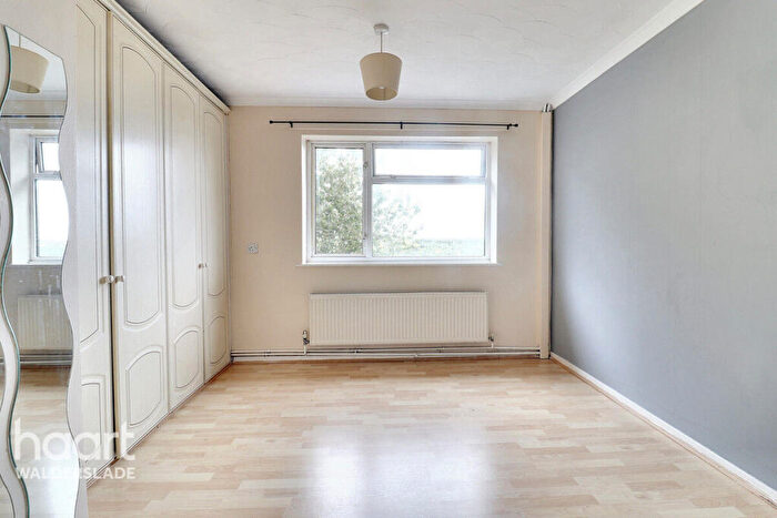 1 Bedroom Apartment For Sale In Swift Crescent, Chatham, ME5