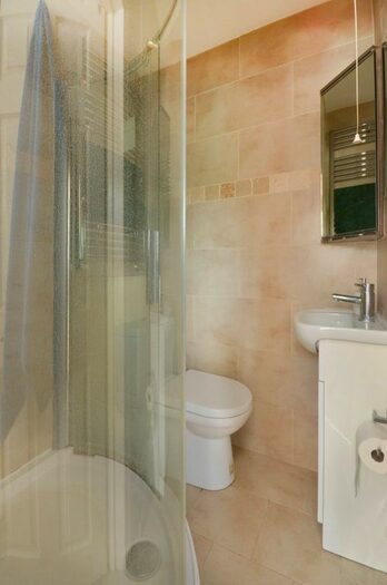 1 Bedroom Flat To Rent In Station Approach, West Byfleet, KT14