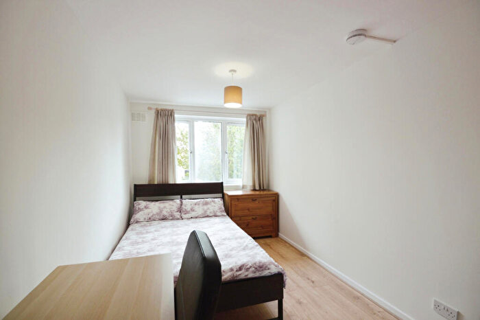 5 Bedroom Maisonette To Rent In O'Leary Square, London, E1