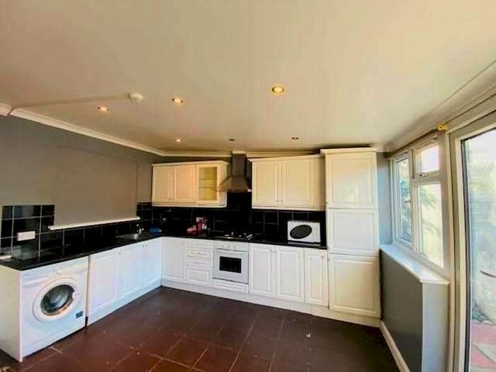 3 Bedroom House To Rent In Manor Park, Slough, SL2