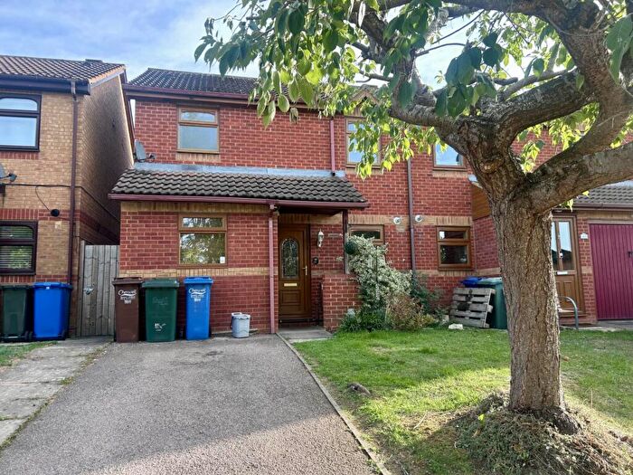 3 Bedroom Semi-Detached House To Rent In Parklands, Banbury, OX16