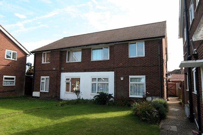 2 Bedroom Flat To Rent In Fairey Avenue, Hayes, Middlesex, UB3