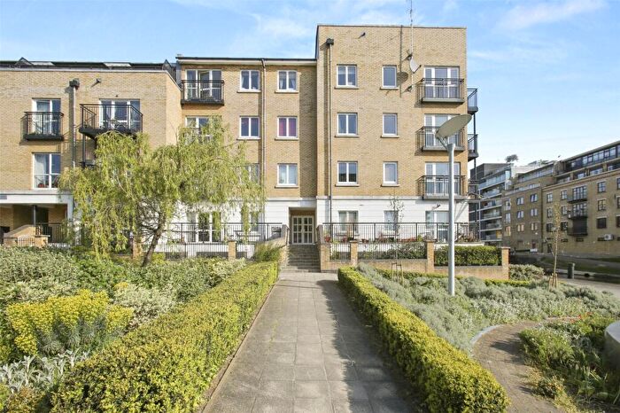 2 Bedroom Flat To Rent In Tramway Court, Candle Street, London, E1