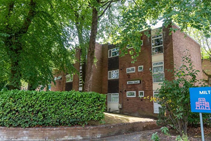 2 Bedroom Flat To Rent In Milton Court, Salford, M7