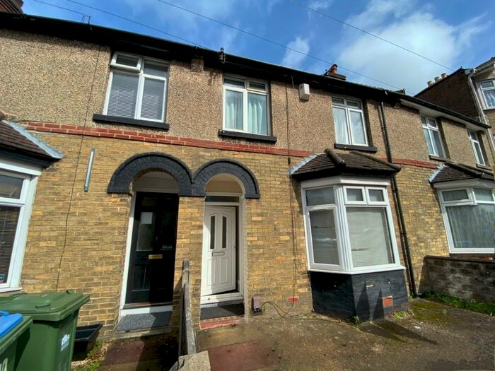 4 Bedroom Property To Rent In Arnold Road, Southampton, Hampshire, SO17