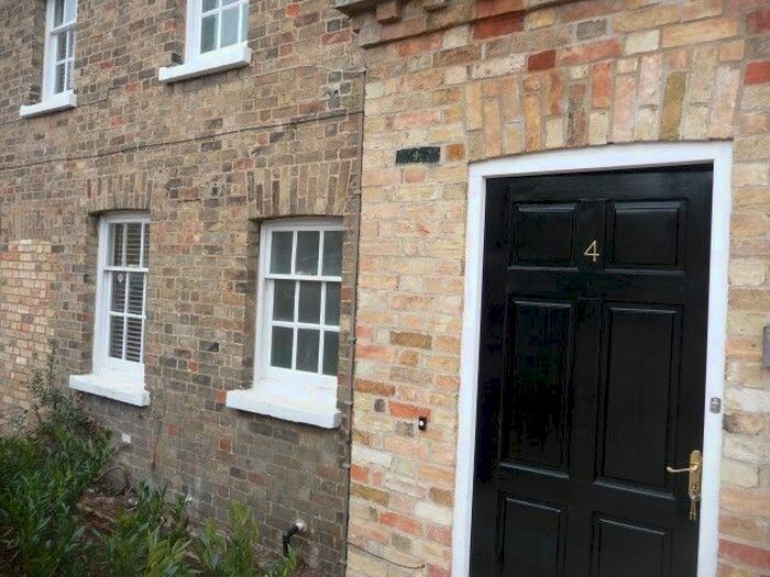2 Bedroom Flat To Rent In Church Street, St. Neots, PE19