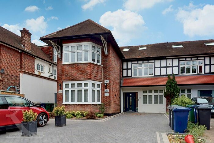 3 Bedroom Flat To Rent In Parson Street, London, NW4