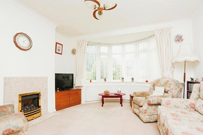 3 Bedroom Semi-Detached House For Sale In Woodnewton Drive, Leicester, LE5
