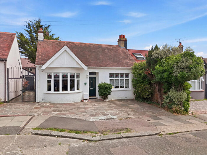 2 Bedroom Semi-Detached Bungalow For Sale In Highfield Grove, Westcliff-on-sea, SS0