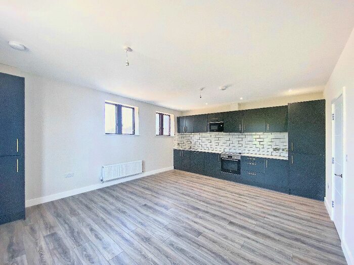 1 Bedroom Flat To Rent In Stratfield House, Station Road, Hook, RG27