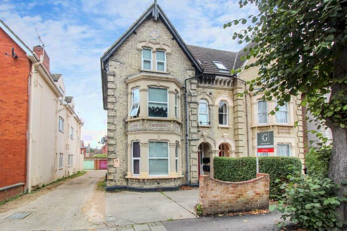 2 Bedroom Apartment To Rent In Chaucer Road, Bedford, MK40