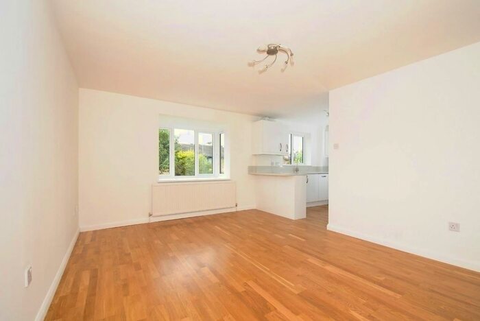 2 Bedroom Flat To Rent In Bowman Mews, Southfields, London, SW18