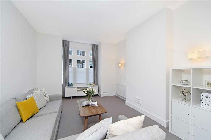 1 Bedroom Flat To Rent In Munster Road, Fulham - Parsons Green, SW6