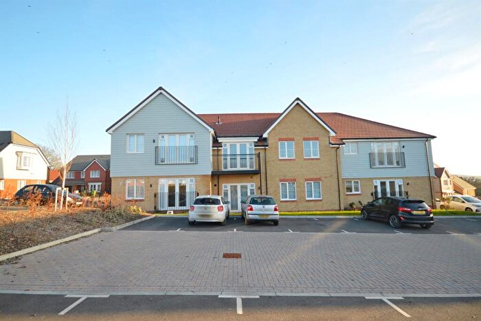 2 Bedroom Flat To Rent In Sinclair Drive, Codmore Hill, Pulborough, RH20