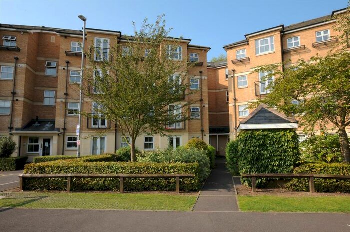 3 Bedroom Flat To Rent In Venneit Close, OX1